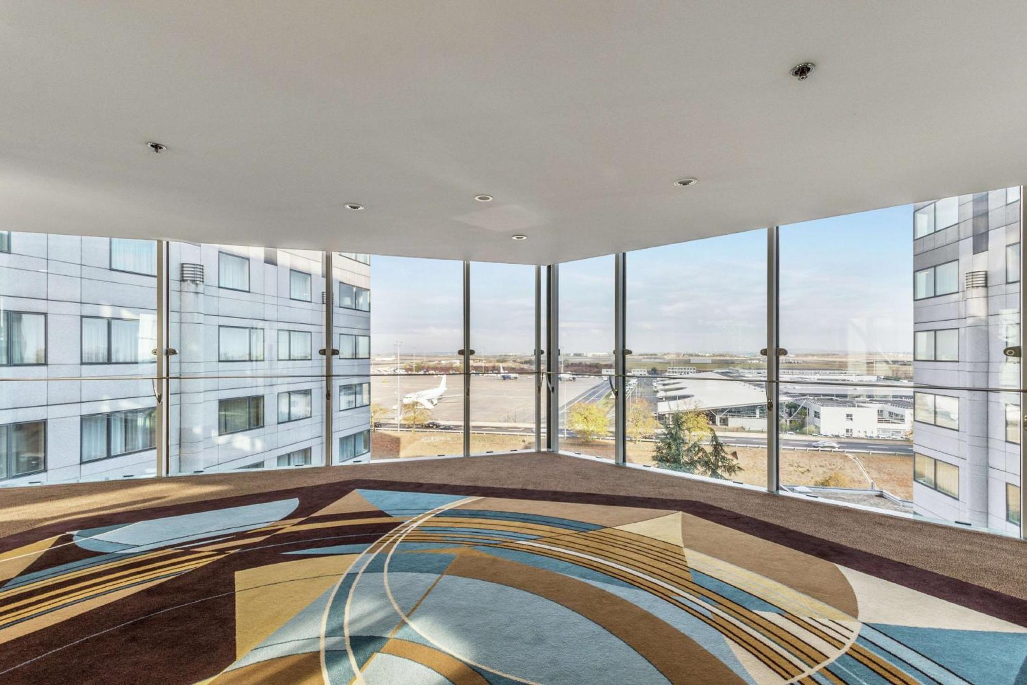 Hilton Paris Charles De Gaulle Airport Hotel Le Mesnil-Amelot Exterior photo