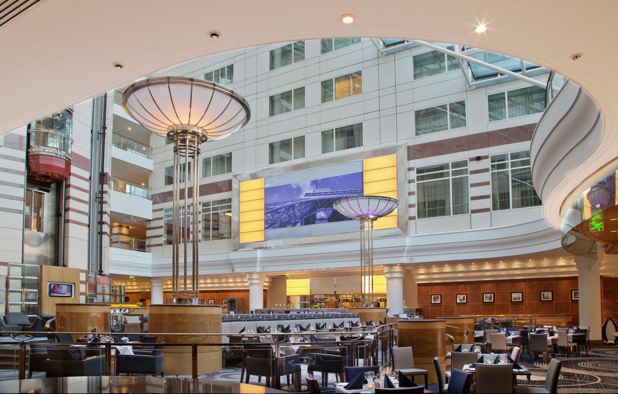 Hilton Paris Charles De Gaulle Airport Hotel Le Mesnil-Amelot Exterior photo