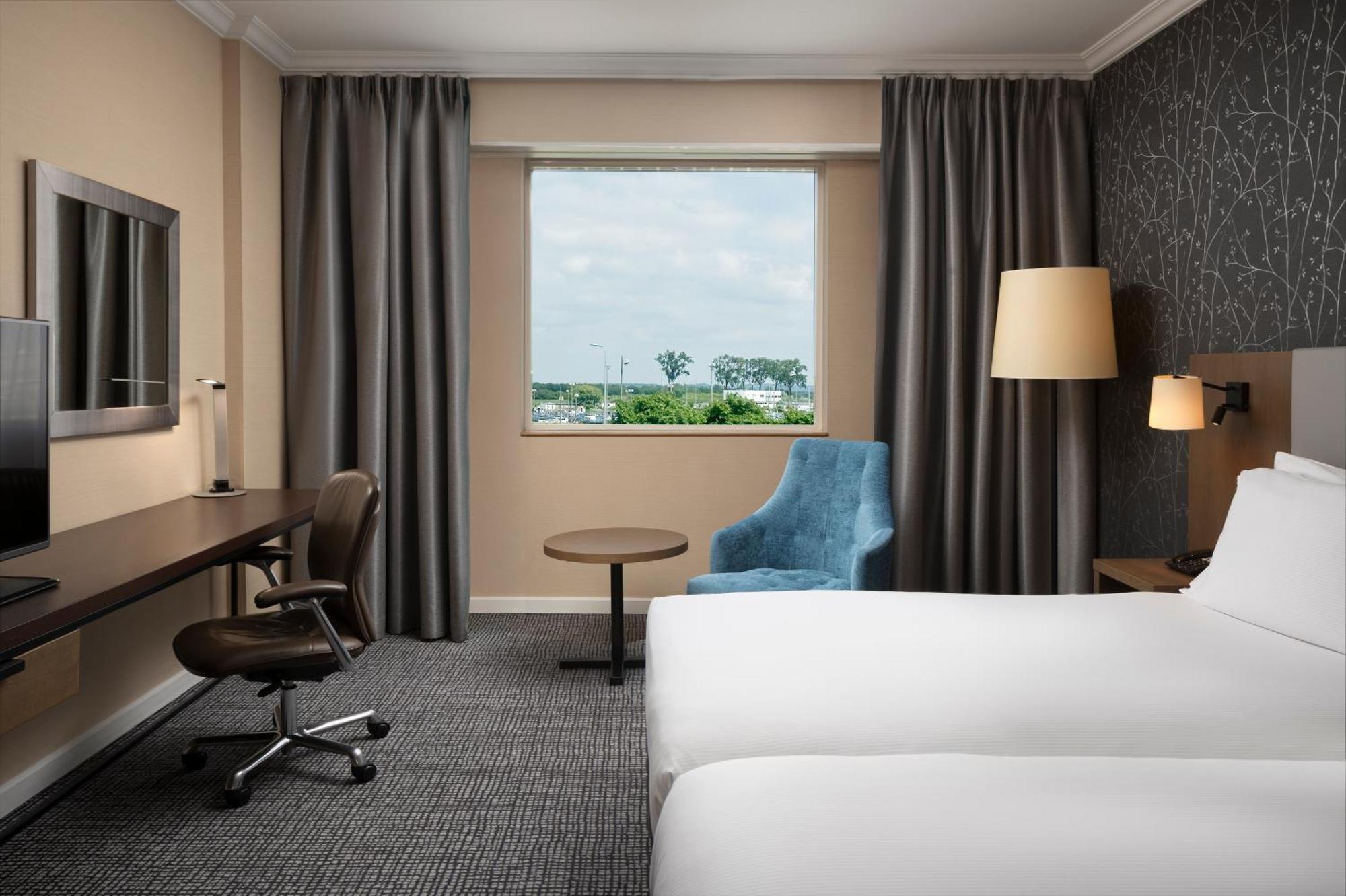 Hilton Paris Charles De Gaulle Airport Hotel Le Mesnil-Amelot Exterior photo