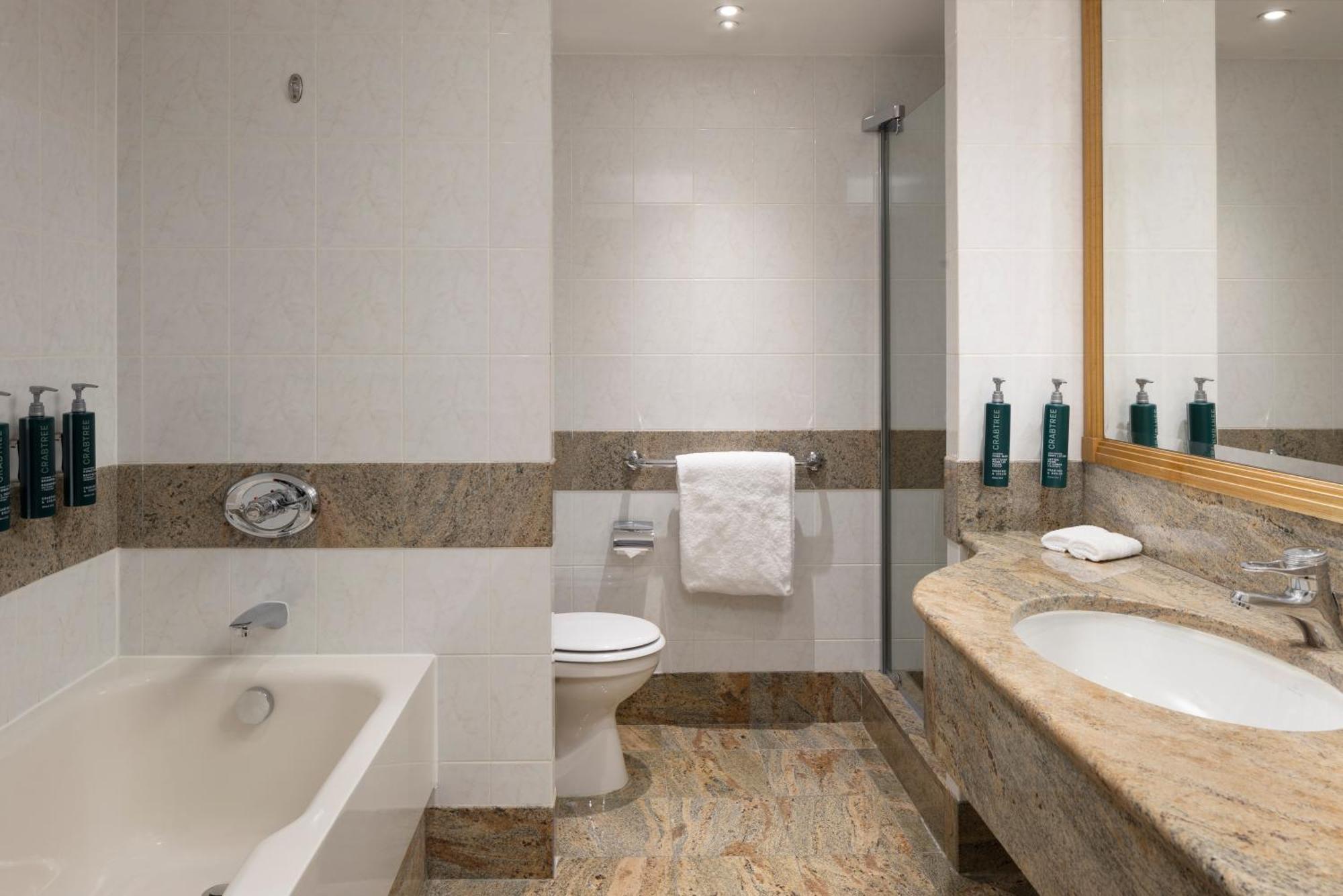 Hilton Paris Charles De Gaulle Airport Hotel Le Mesnil-Amelot Exterior photo