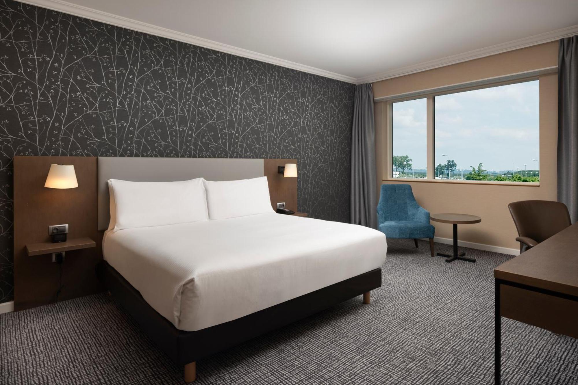 Hilton Paris Charles De Gaulle Airport Hotel Le Mesnil-Amelot Exterior photo