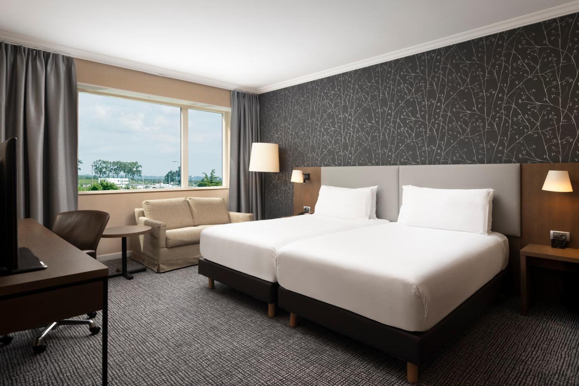 Hilton Paris Charles De Gaulle Airport Hotel Le Mesnil-Amelot Exterior photo