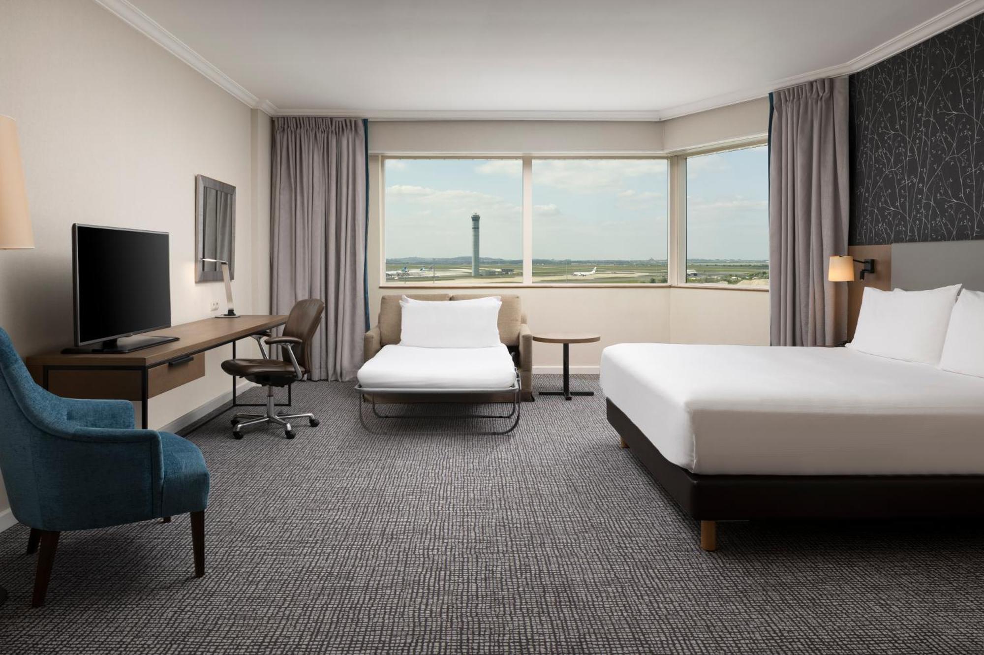 Hilton Paris Charles De Gaulle Airport Hotel Le Mesnil-Amelot Exterior photo